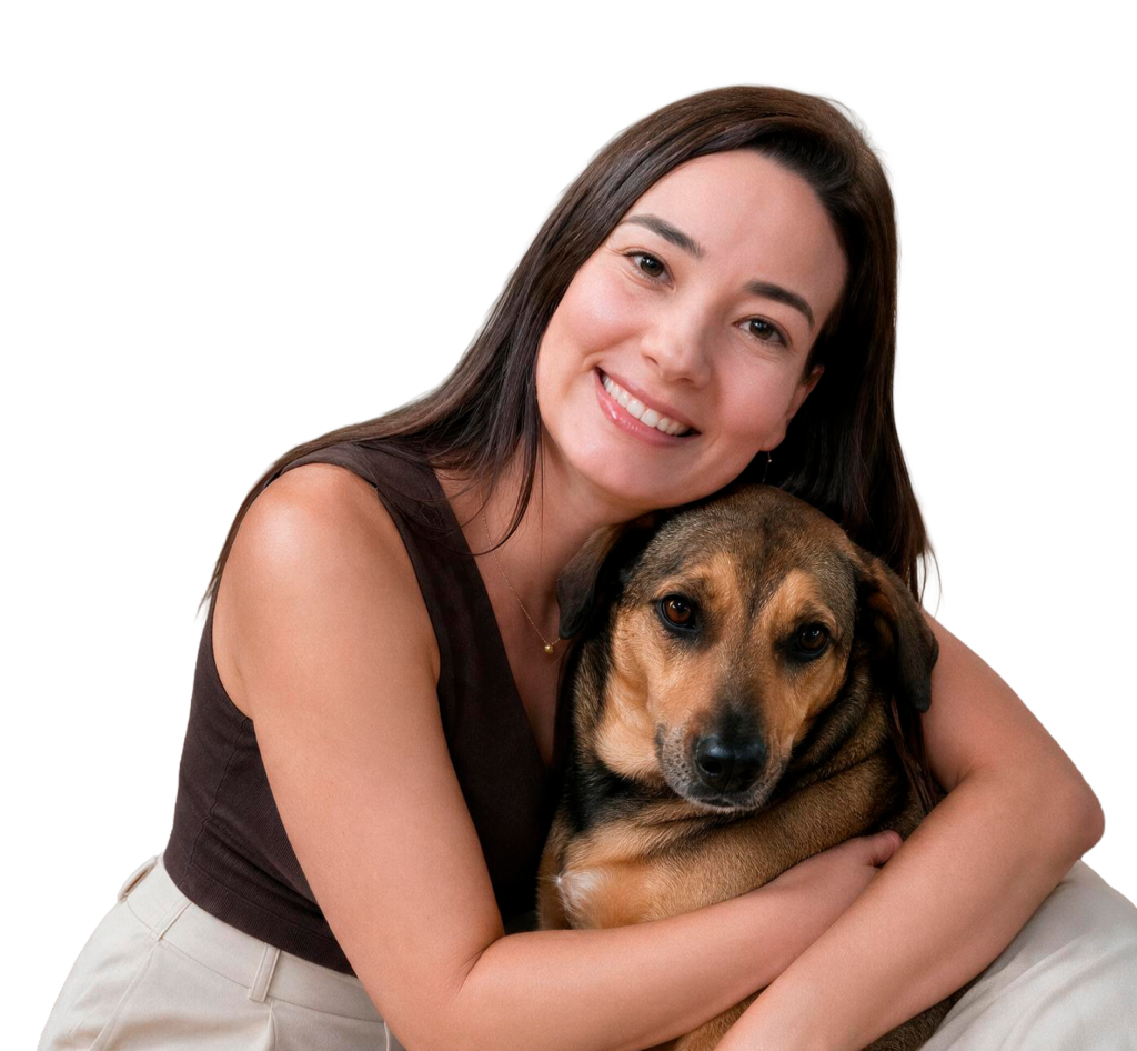 Talita, fundadora da B-Pet, com a cachorrinha Bisteca que inspirou a criação da empresa